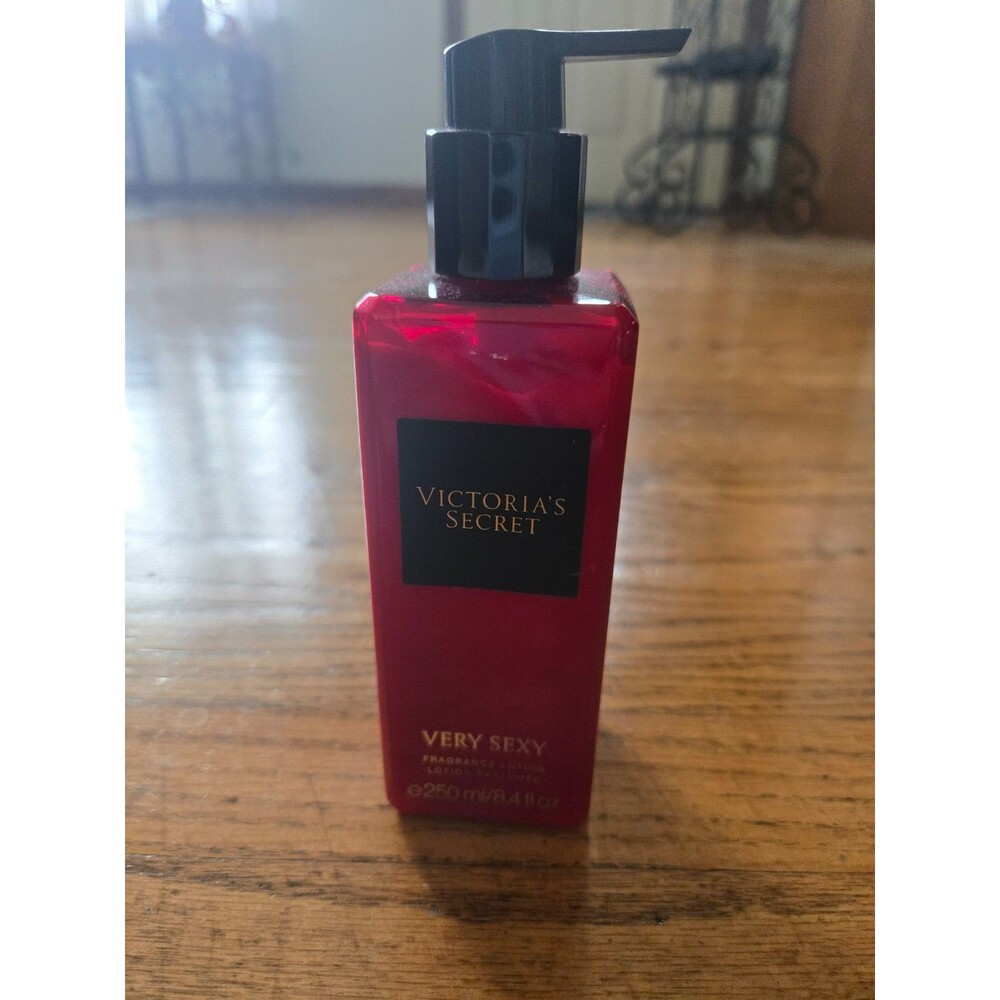 Victoria's Secret Very Sexy Fragrance Body Lotion 8.4 fl oz / 250 ml New